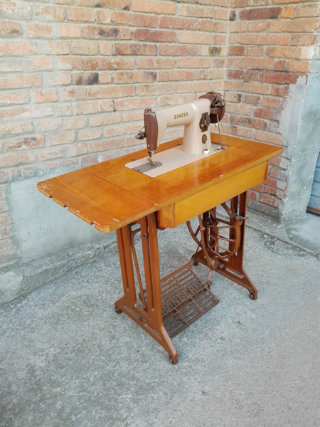 maquina coser mesa singer _funda_cupula madera metal tela 74-102x65-83x43 1u